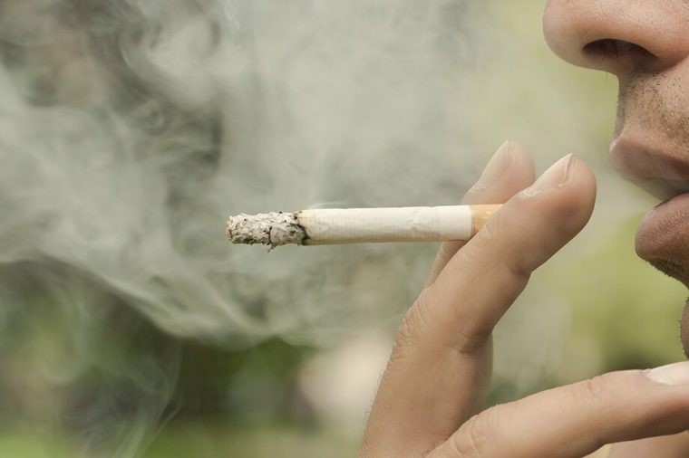 Nikotinski stomatitis: Kako kajenje vpliva na ustno zdravje?