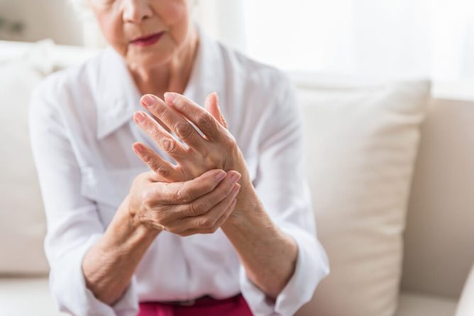 Revmatoidni artritis: Kako doseči remisijo?