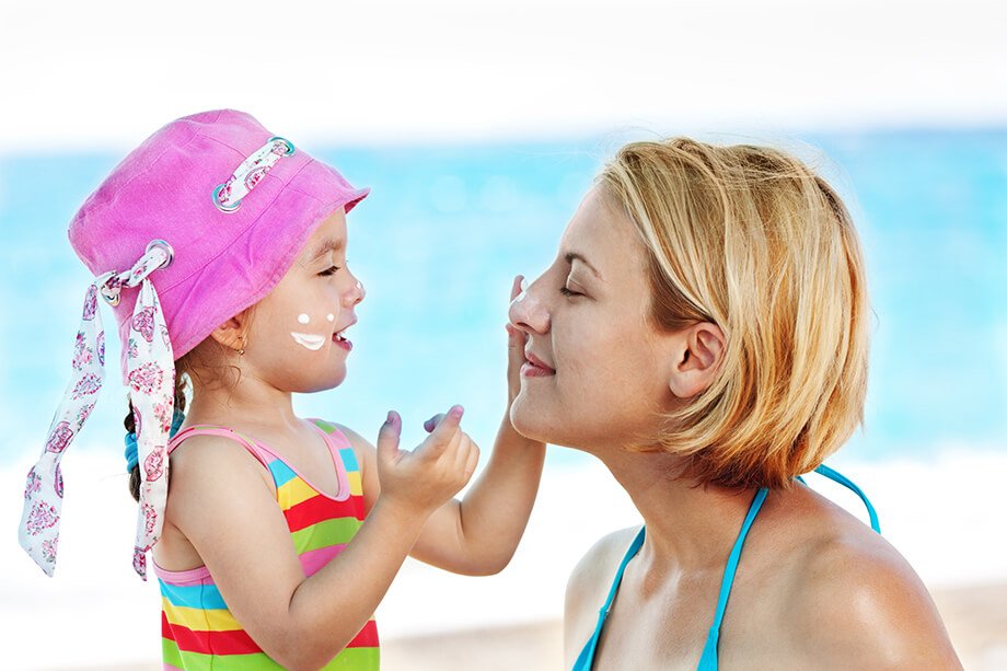 Zaščita pred soncem – izogibanje, senca, šele nato kreme
