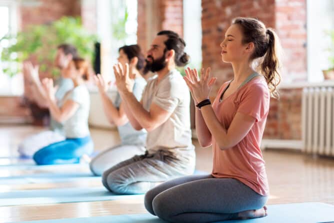 Meditacija: zgodovina, tehnike in koristi za  zdravje